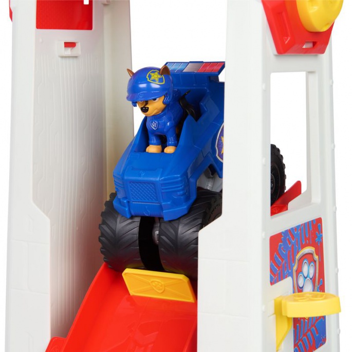 Psići u ophodnji velika kula Rescue Wheels