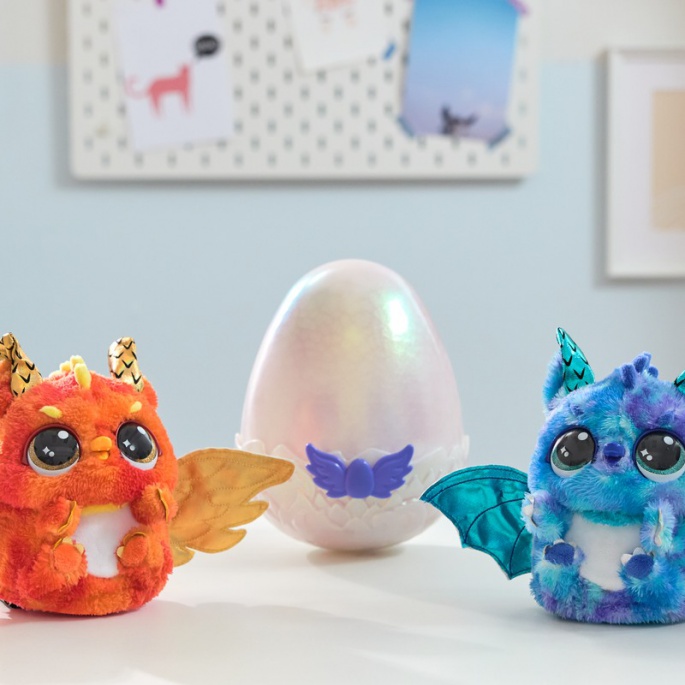 Hatchimals je interaktivna životinja zmaj koja se voli maziti.