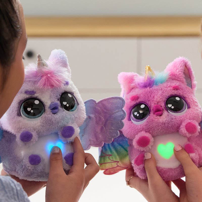 Hatchimals je interaktivna životinja jednorog koja se voli maziti.