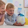 Hatchimals je interaktivna životinja zmaj koja se voli maziti.