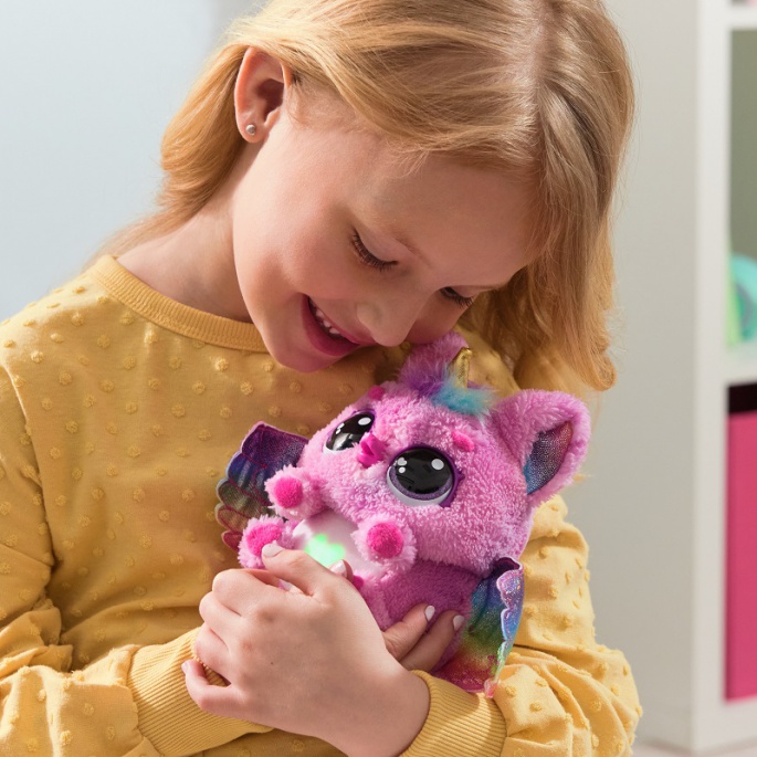 Hatchimals je interaktivna životinja jednorog koja se voli maziti.