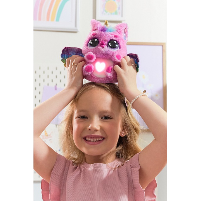 Hatchimals je interaktivna životinja jednorog koja se voli maziti.