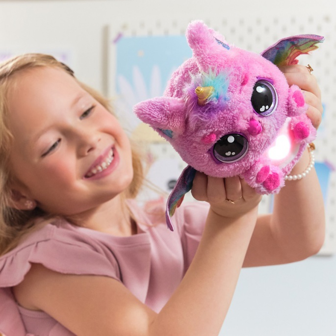 Hatchimals je interaktivna životinja jednorog koja se voli maziti.