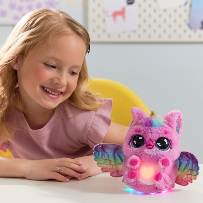 Hatchimals je interaktivna životinja jednorog koja se voli maziti.