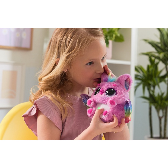 Hatchimals je interaktivna životinja jednorog koja se voli maziti.