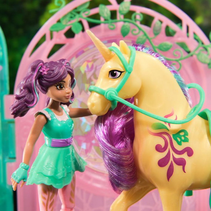 Unicorn Academy mala štala s lutkom Ava i jednorogom Leaf koji mijenja boje