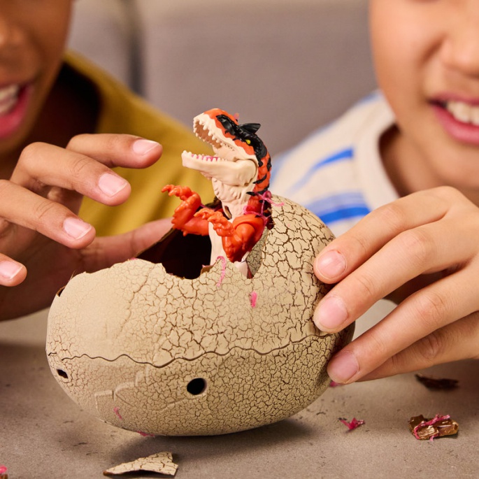 Primal Hatch dinosauri koji se izlegu iz jajeta