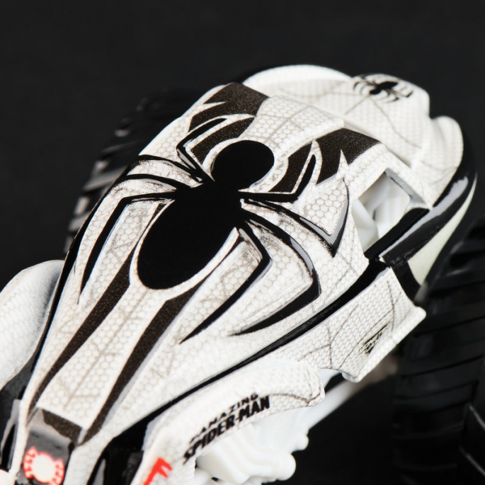 Monster Jam Marvel SpiderMan s3 kolekcionarski Monster Truck 1:64