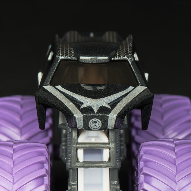 Monster Jam Superman vs Black Panther set 2 Monster Truckova 1:64