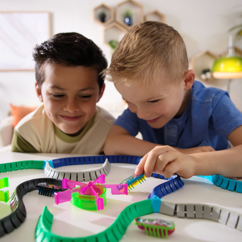 Hex Bots Nano Land set 3 minijaturna robotska kukaca i njihovo igralište