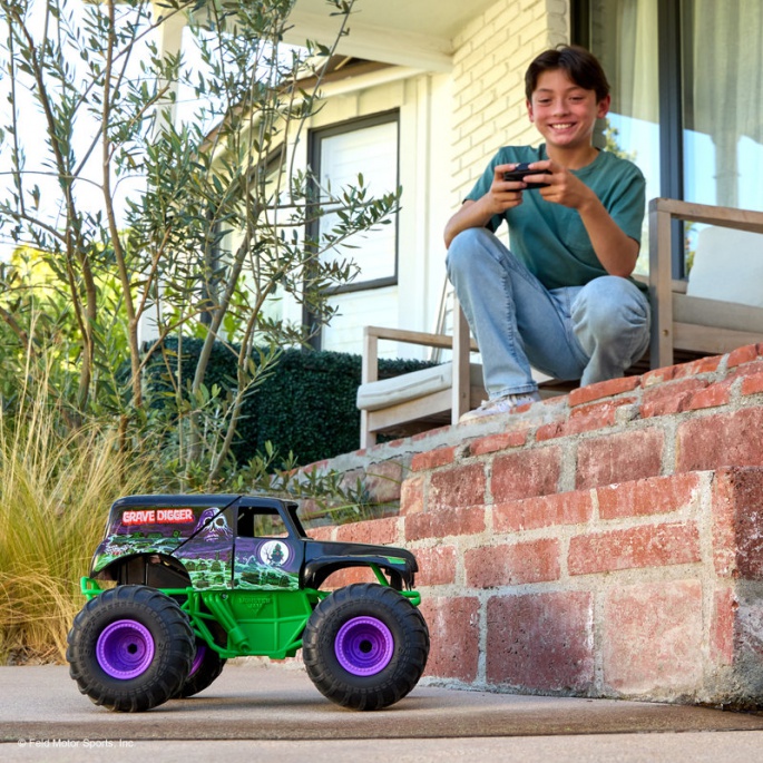 Monster Jam Grave Digger RC popravljivi Monster Truck 1:15