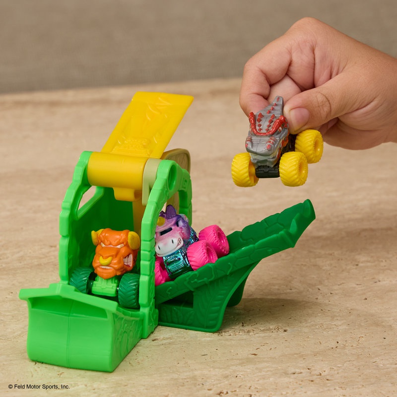 Monster Jam set s lobanjom koja ispaljuje mini aute