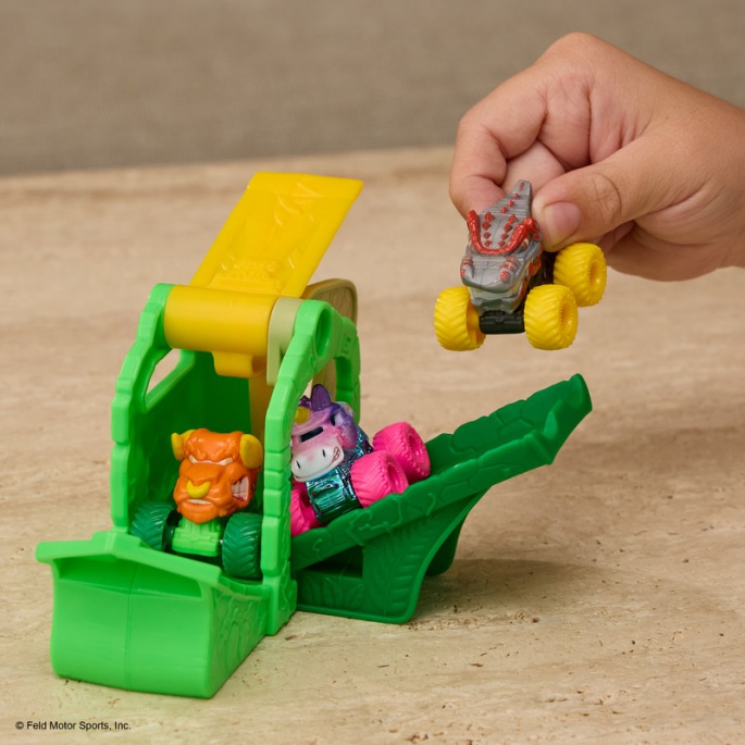 Monster Jam set s lobanjom koja ispaljuje mini aute