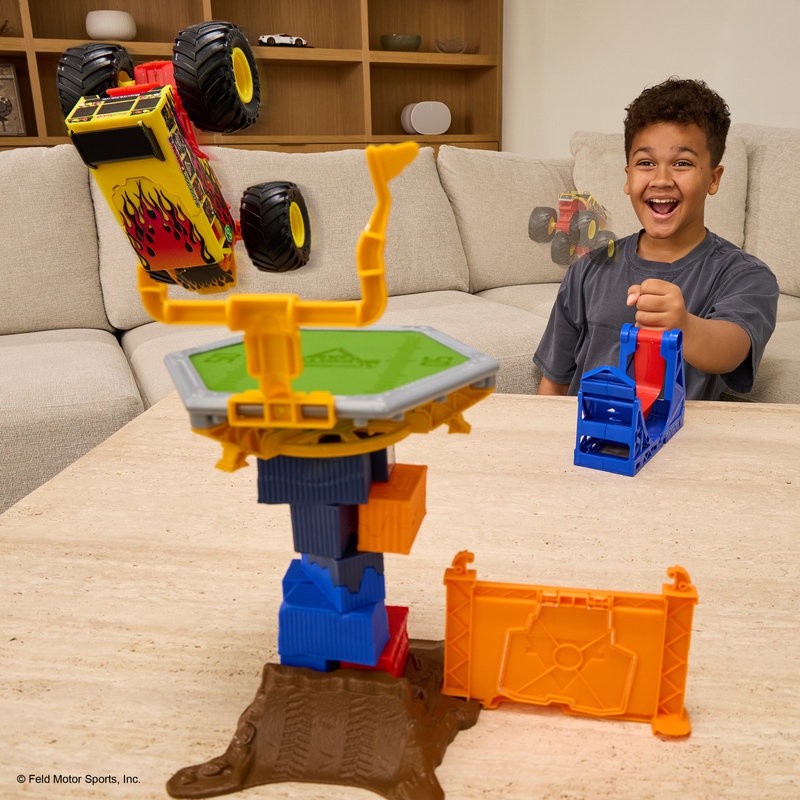 Monster Jam set s trampolinom i vozilom za popravak 1:64
