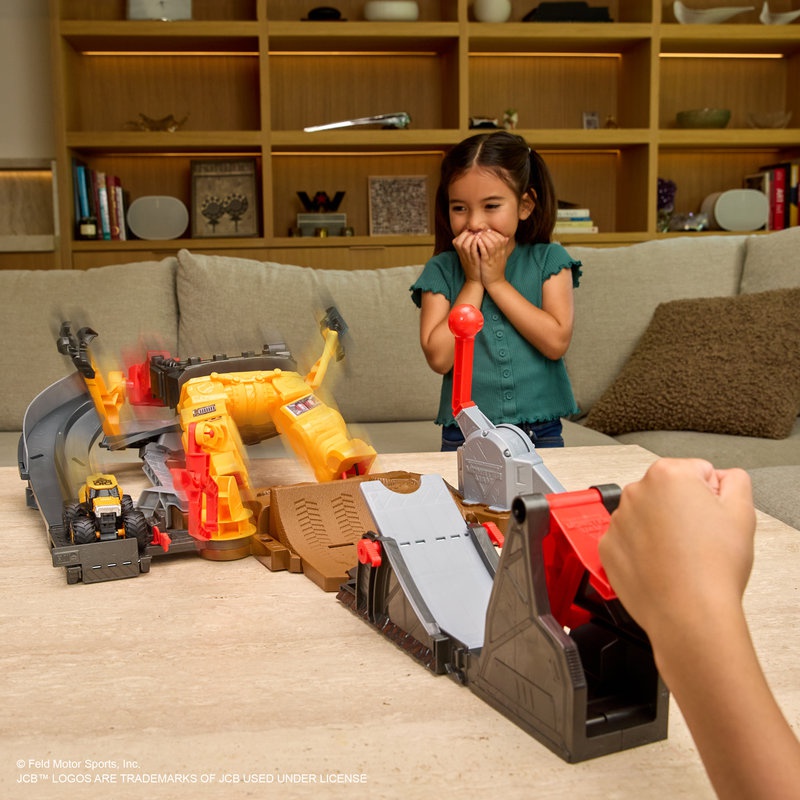 Monster Jam SmashBot igraći set s Monster Truckom 1:64