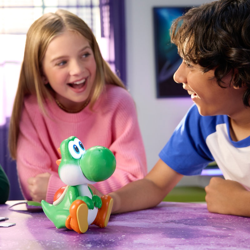 Yoshi interaktivna figurica koja se izlegne iz jajeta