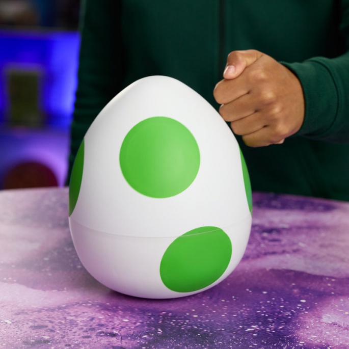 Yoshi interaktivna figurica koja se izlegne iz jajeta