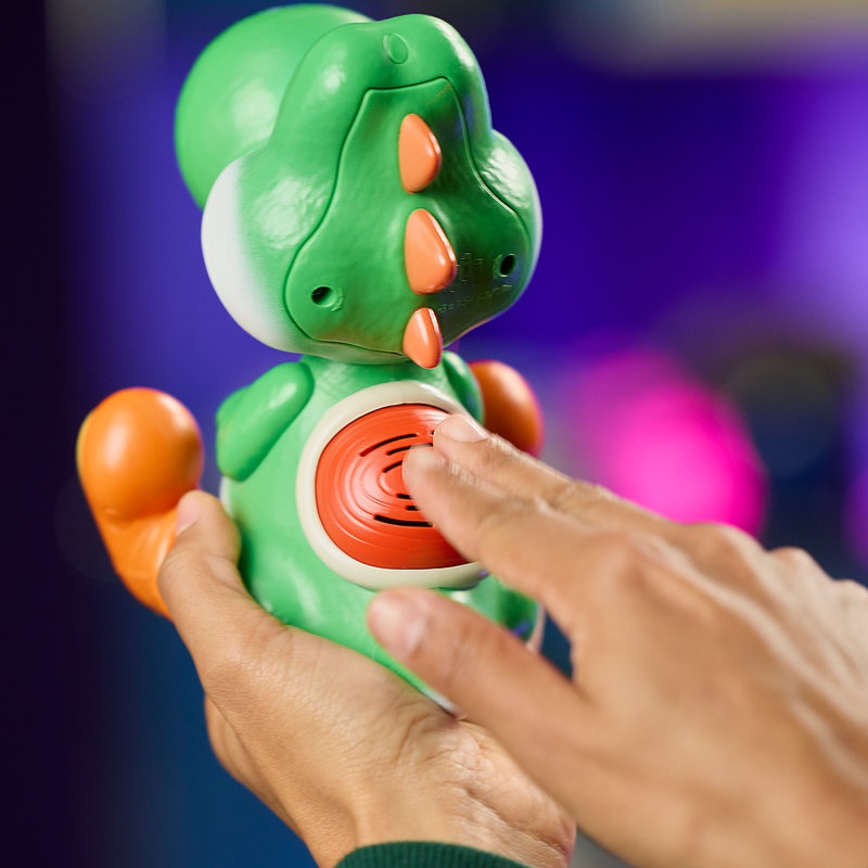 Yoshi interaktivna figurica koja se izlegne iz jajeta