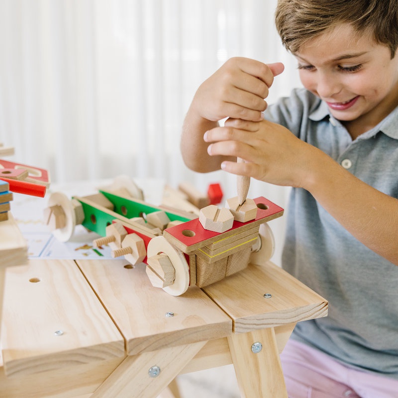 Melissa & Doug drveni radni stol s 55 građevnih dijelova
