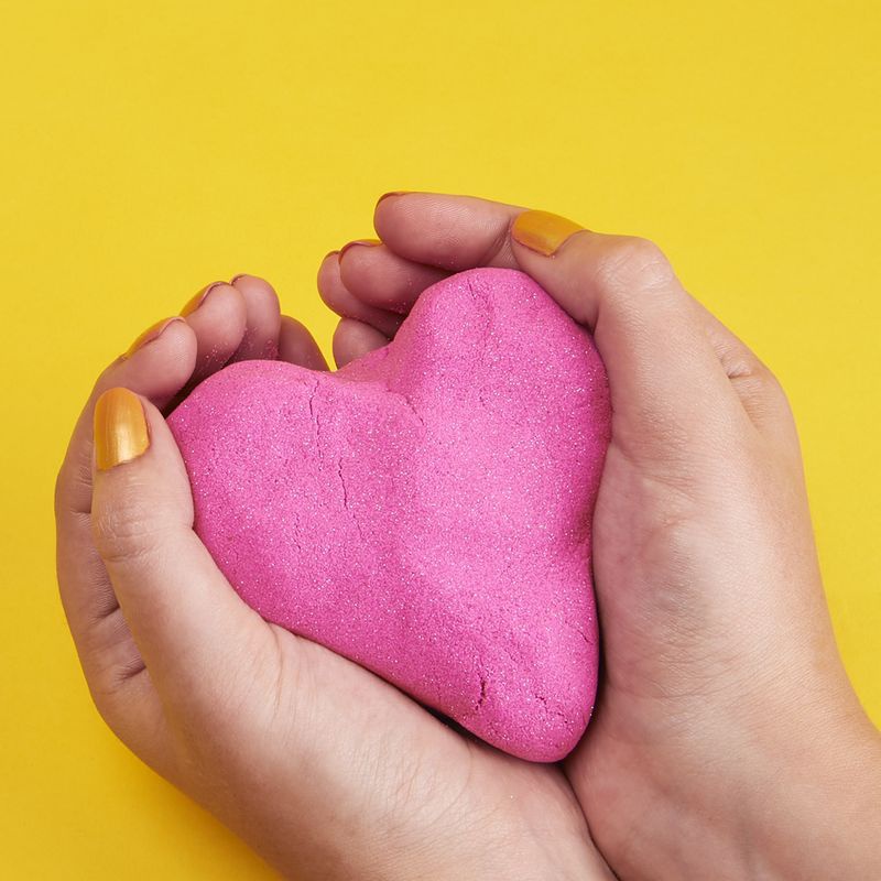 Kinetic Sand pakiranje sjajnog ružičastog pijeska 0,9 kg