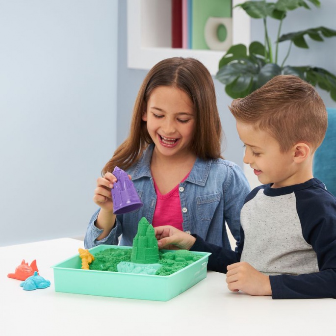 Kinetic Sand kutija s tekućim pijeskom i zelenom podlogom