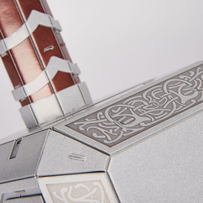 Marvelov 3D puzzle Thorov čekić