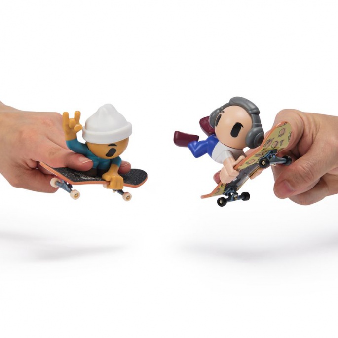 Tech Deck SK8 Crew Fingerboard figurás dupla csomag fehér sapkával és szürke fejhallgatóval