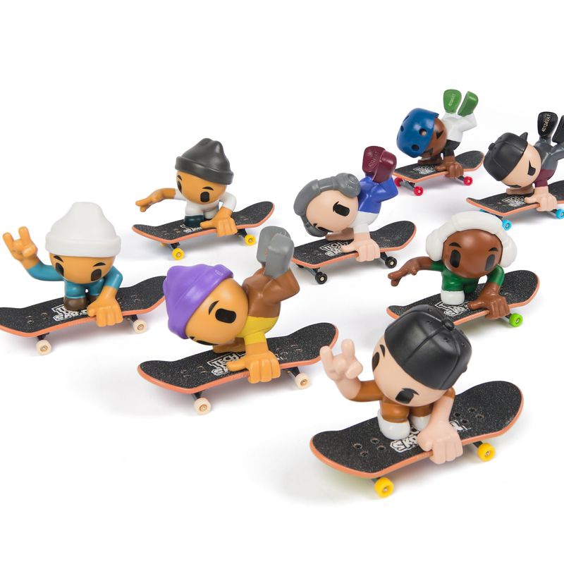 Tech Deck SK8 Crew Fingerboard figurás dupla csomag fehér sapkával és szürke fejhallgatóval