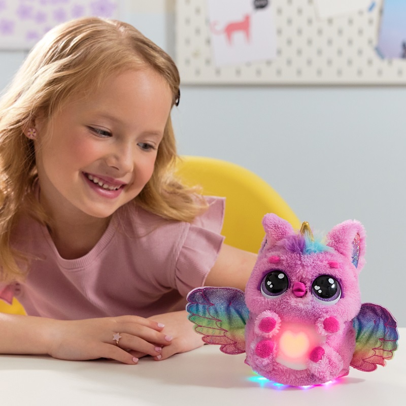 Hatchimals kläckande interaktivt djur enhörning