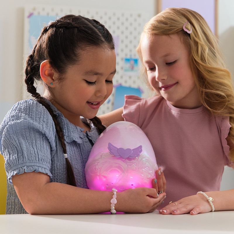 Akce 1+1: Hatchimals líhnoucí se interaktivní jednorožec + figurka Gábi v domečku ZDARMA