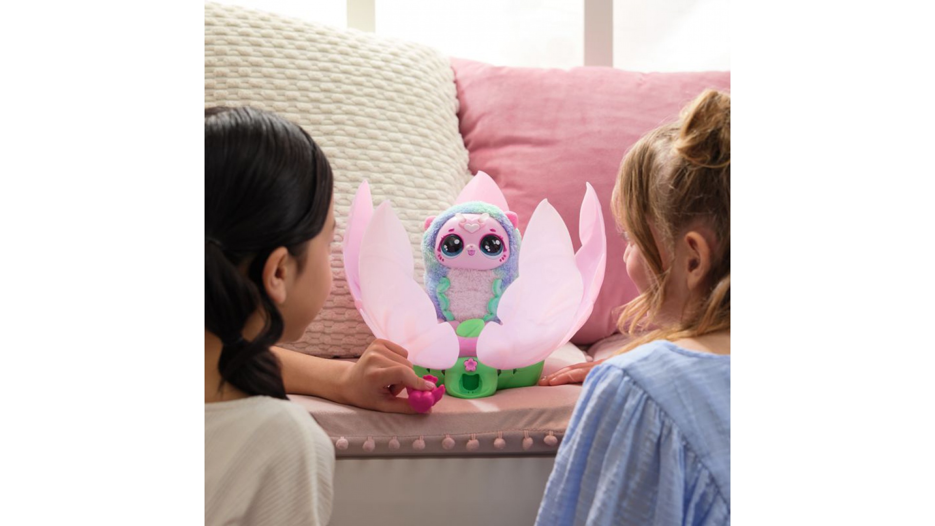 Hatchimals Bloomables púčik s prekvapením mačiatka