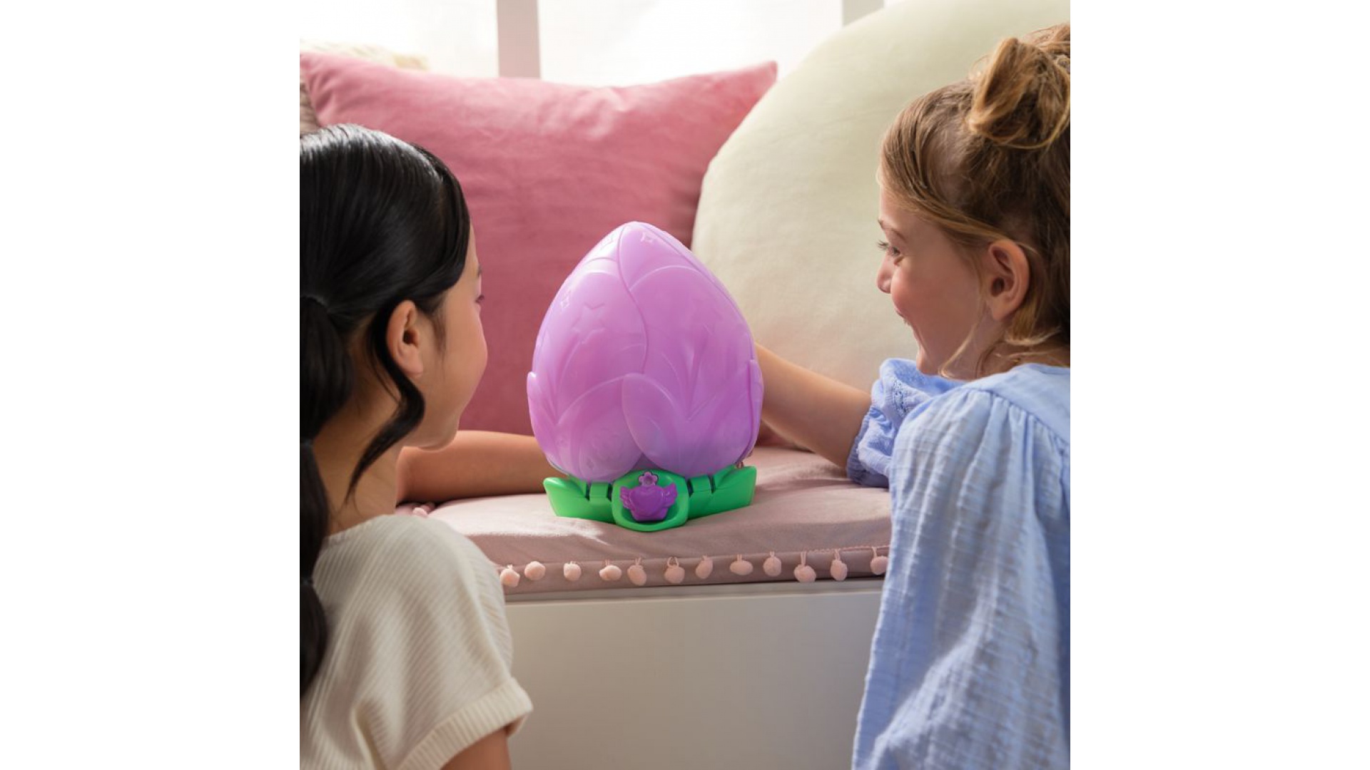 Hatchimals Bloomables púčik s prekvapením šteniatka