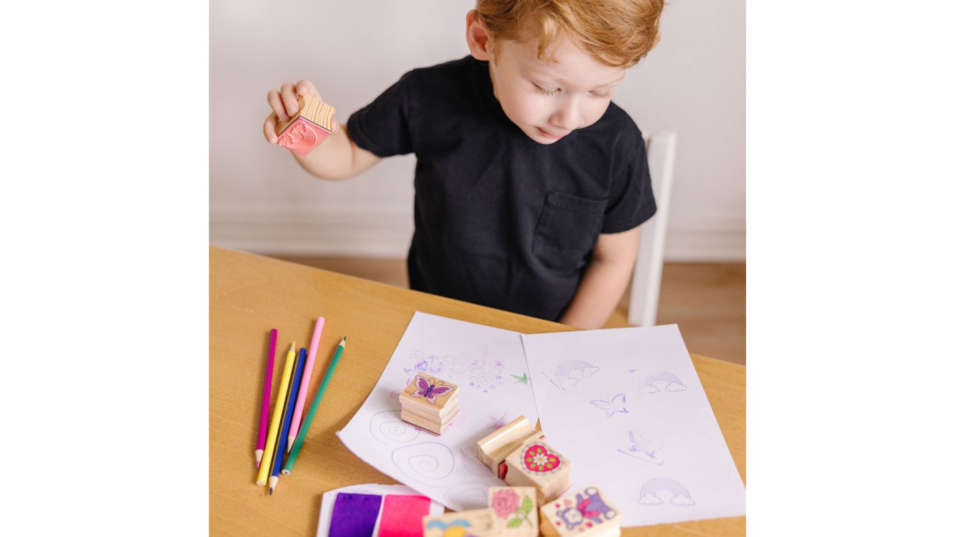 Melissa & Doug drevené pečiatky s umývateľnými farbami veselí priatelia