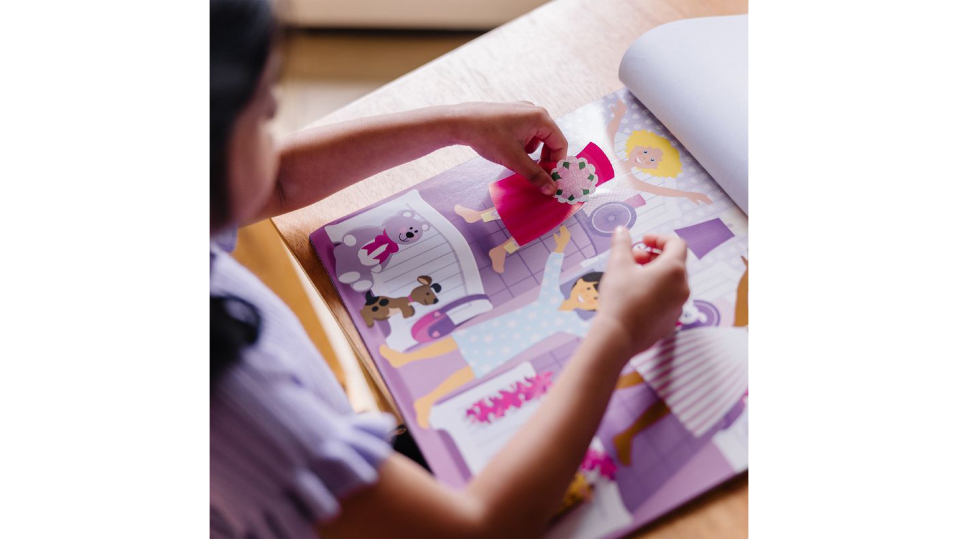 Melissa & Doug nálepky znovu použiteľné s podložkou - obliekanie