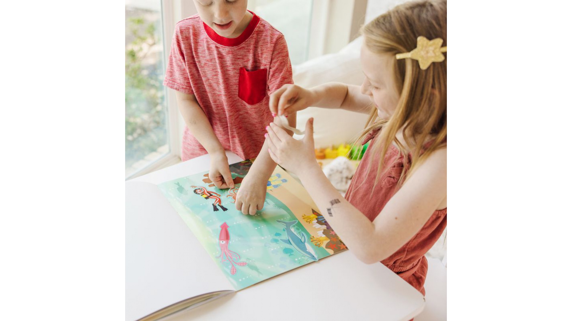 Melissa & Doug nálepky opakovane použiteľné s podložkou - svet zvierat