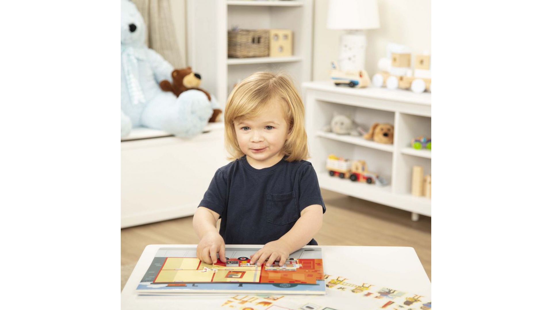 Melissa & Doug samolepky na opakované použitie s podložkou - mesto