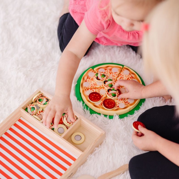 ERBJUDANDE: Melissa & Doug pizza party set + Water WOW magi med vatten sagor GRATIS