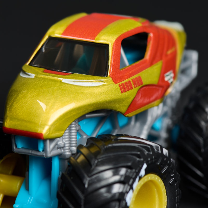 Monster Jam IronMan vs War Machine sada 2 Monster Trucků 1:64