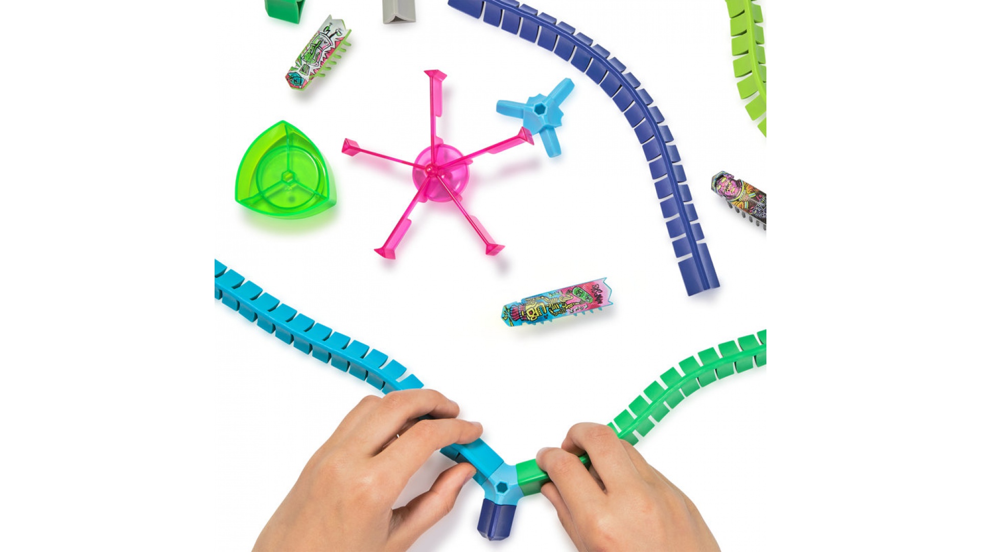 Hex Bots Nano Land sada 3 miniatúrnych robotických chrobákov a ich ihrisko