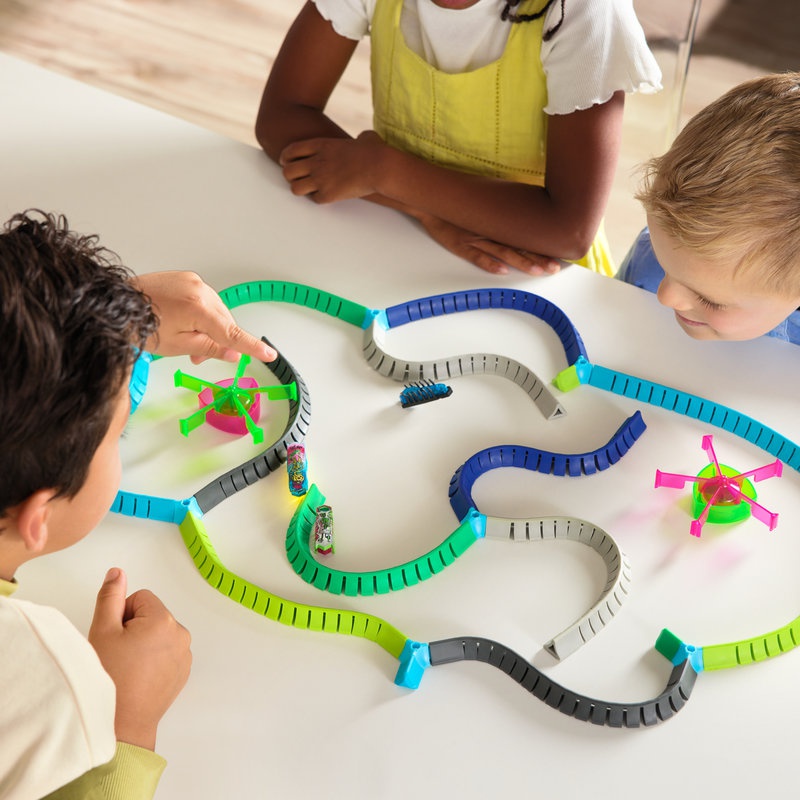 Hex Bots Nano Land sada 3 miniaturních robotických brouků a jejich hřiště