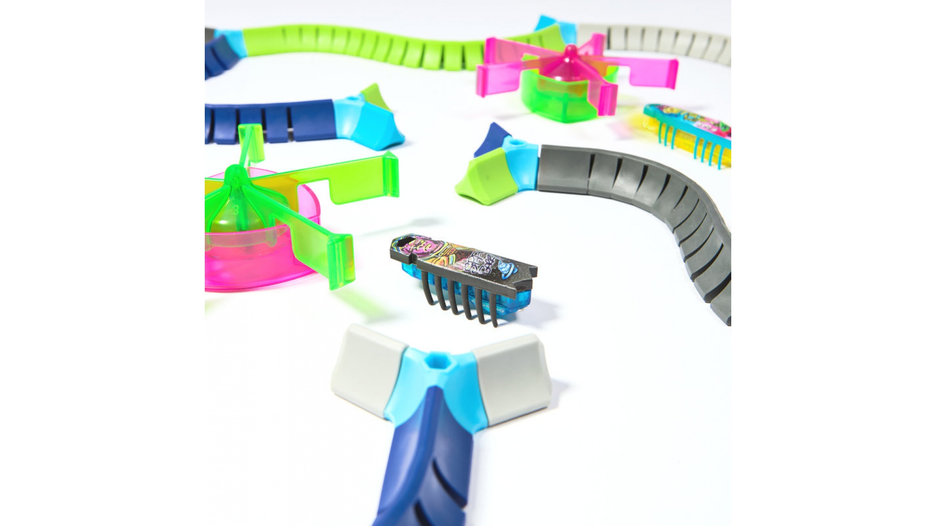Hex Bots Nano Land sada 3 miniatúrnych robotických chrobákov a ich ihrisko