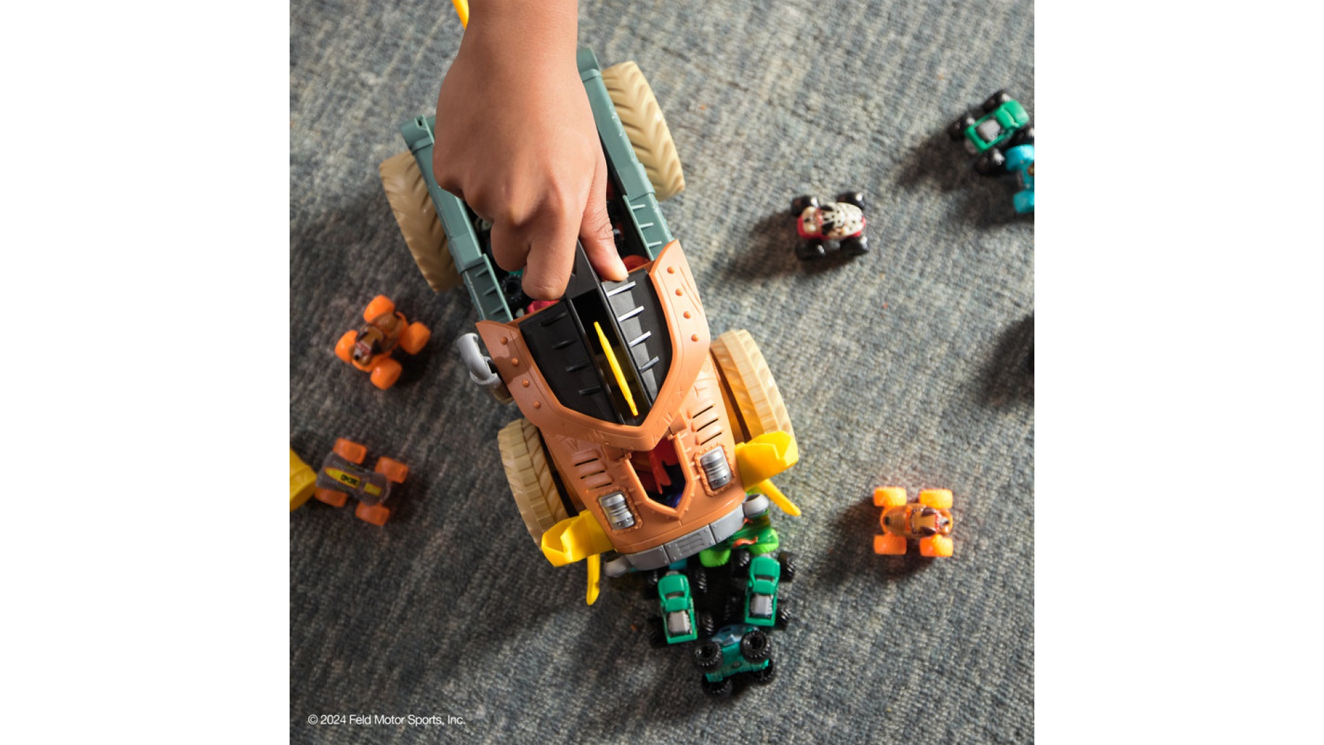 Monster Jam Megalodon Mad Hog Chomper sada s veľkým a malým autom