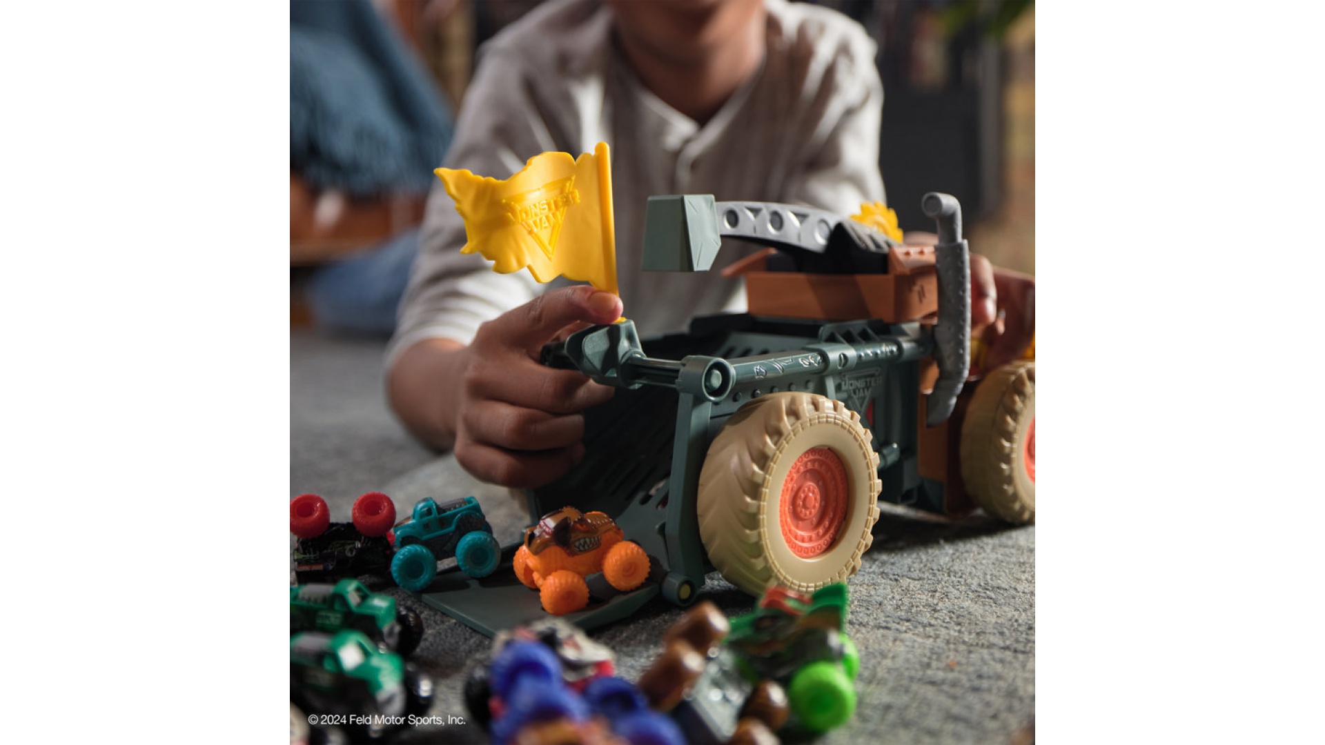 Monster Jam Megalodon Mad Hog Chomper sada s veľkým a malým autom