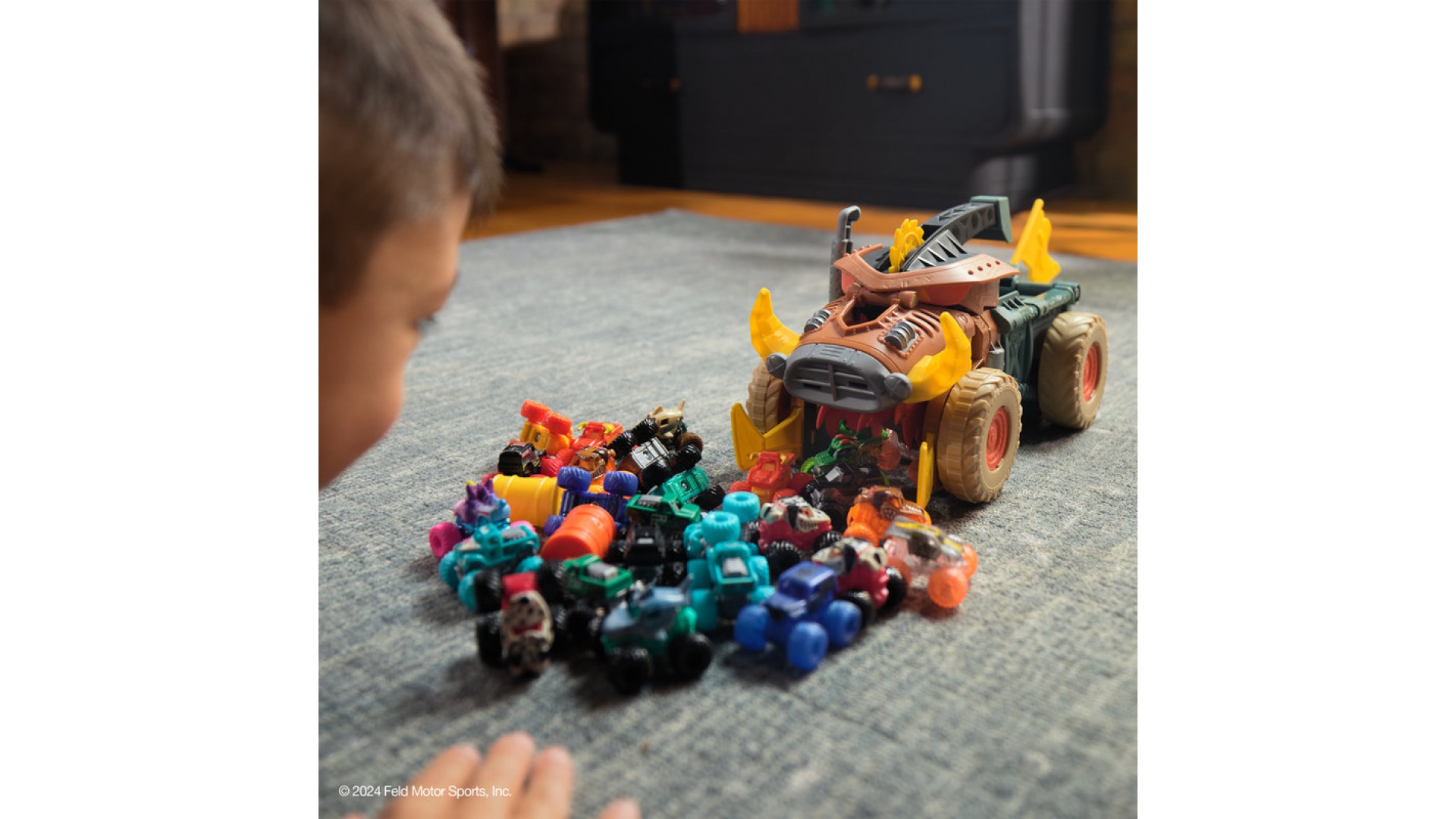 Monster Jam Megalodon Mad Hog Chomper sada s veľkým a malým autom