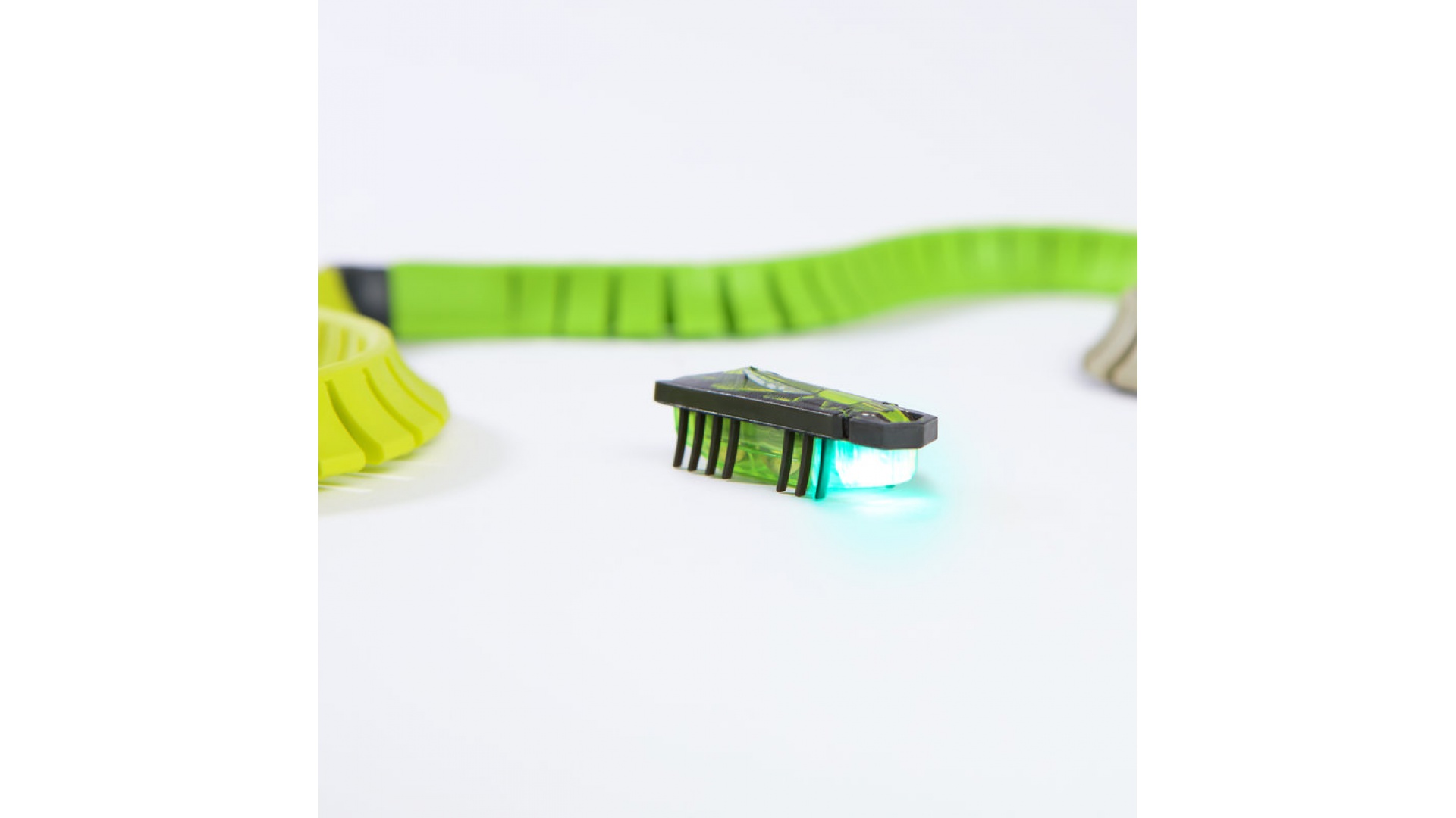Hex Bots Nano Starter miniatúrny robotický chrobák a jeho ihrisko zelený