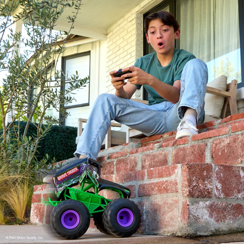 Monster Jam Grave Digger RC opravitelný Monster Truck 1:15