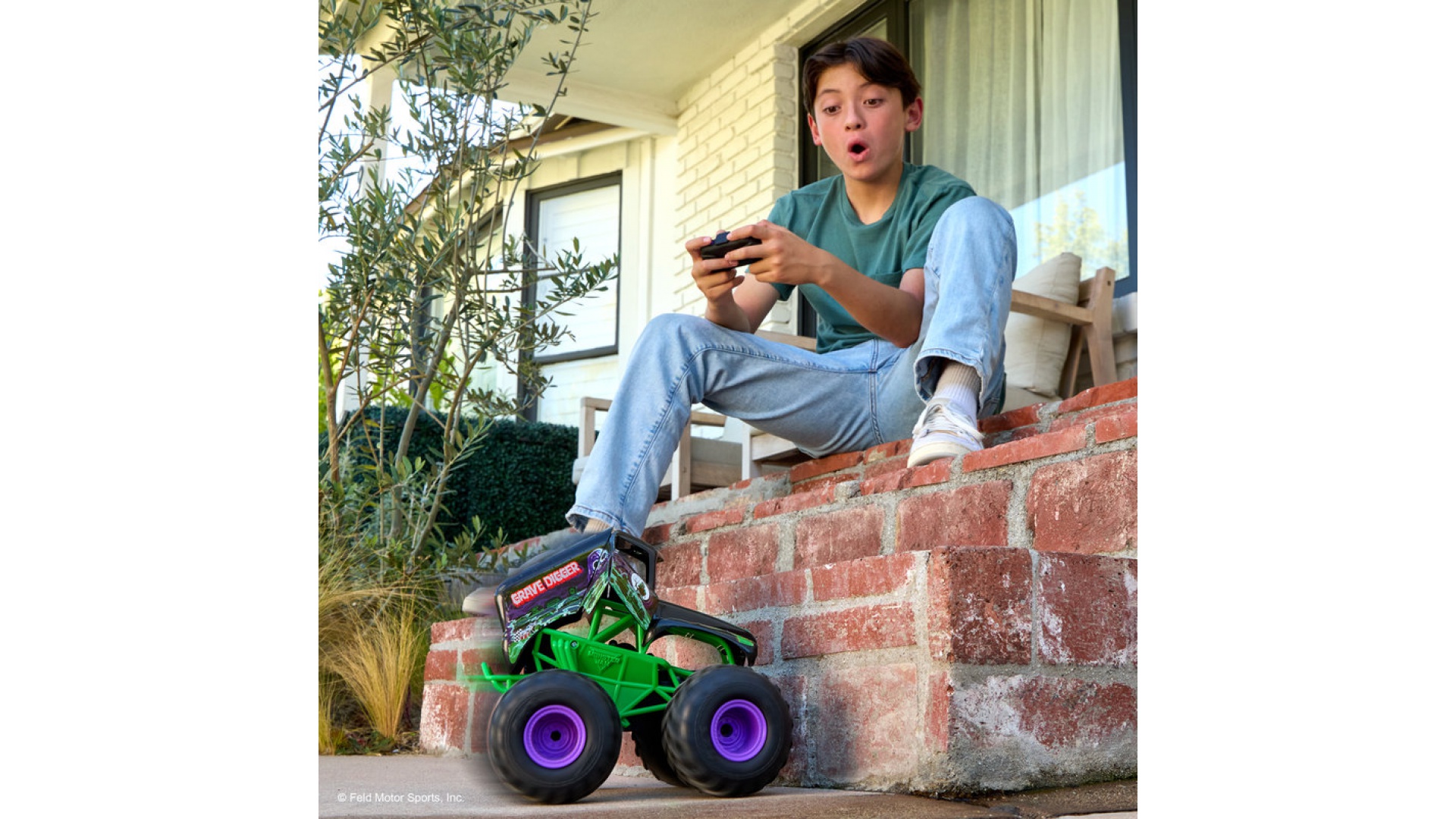 Monster Jam Grave Digger RC opraviteľný Monster Truck 1:15