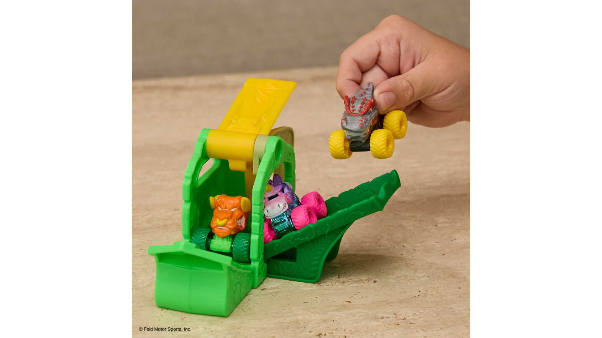 Monster Jam sada s lebkou strieľajúca mini autá