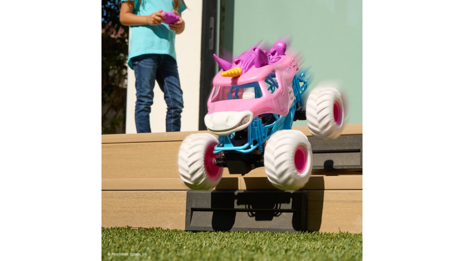 Monster Jam Sparkle Smash RC Monster Truck 1:15