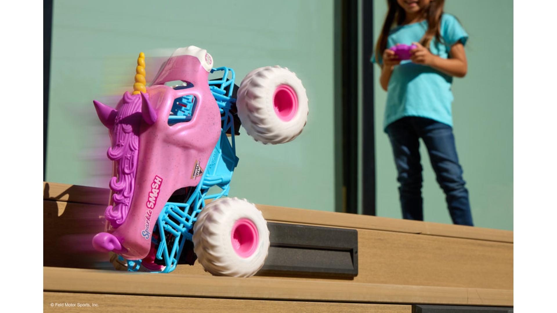 Monster Jam Sparkle Smash RC Monster Truck 1:15
